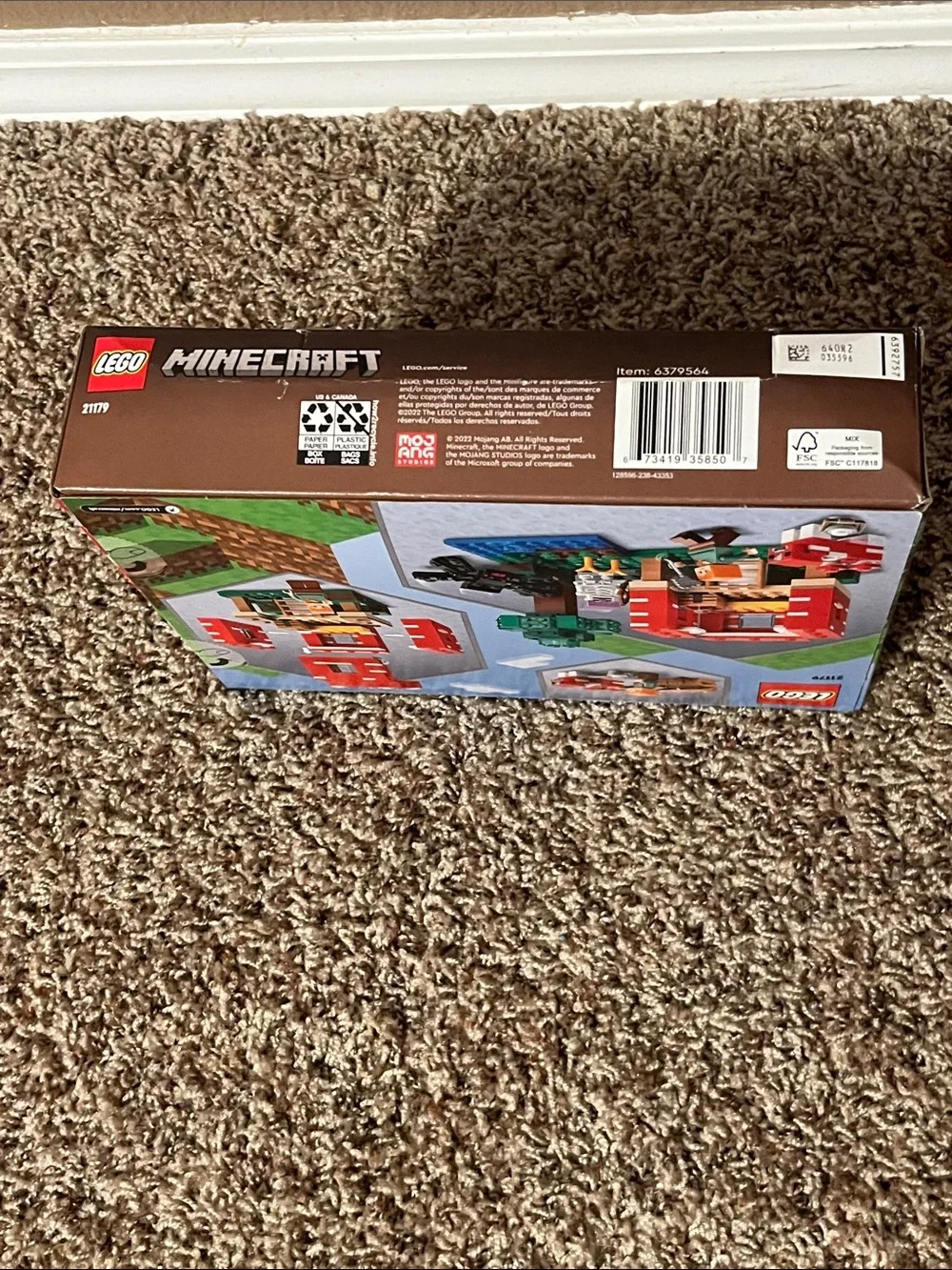 LEGO Minecraft The Mushroom House Set - Retired - Picture 8 of 13